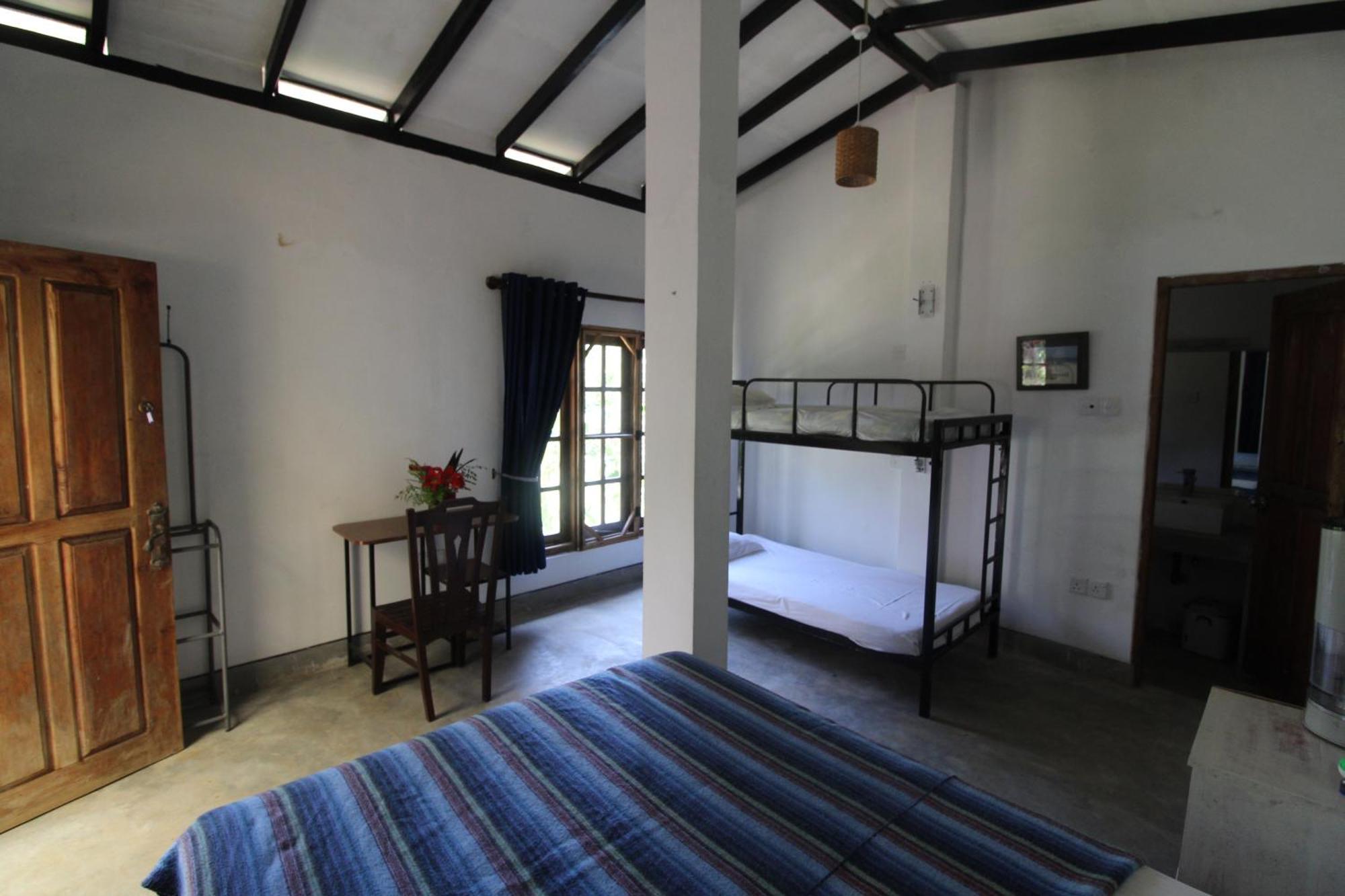 Jungle Tide Bed & Breakfast Канди Екстериор снимка